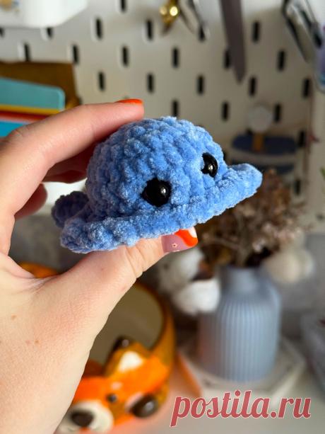 PDF Скатик крючком. FREE crochet pattern; Аmigurumi toy patterns. Амигуруми схемы и описания на русском. Вязаные игрушки и поделки своими руками #amimore - морской скат из плюшевой пряжи, плюшевая рыба, маленькая рыбка.
