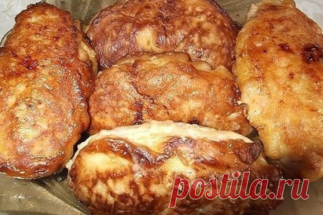 Сочные котлетки «Птичье молоко»
Ингредиенты:
фарш мясной/куриный 500 г
лук репчатый 1 головка
перец черный молотый
хлеб белый
молоко
соль
для начинки:
масло сливочное 100 г
сыр твердый 100 г
яйца 2 шт.
для кляра:
майонез 100 г
яйца 2 шт.
мука 1/2 стакана
сода 1 щепотка
Приготовление:
1 Положить в фарш хлеб, замоченный в молоке и мелко порезанный лук. 
Посыпать перцем, солью, перемешать. Натереть сыр и яйца для начинки. Сделать кляр: взбить яйца и майонез, насыпать муку, соду, перемешать