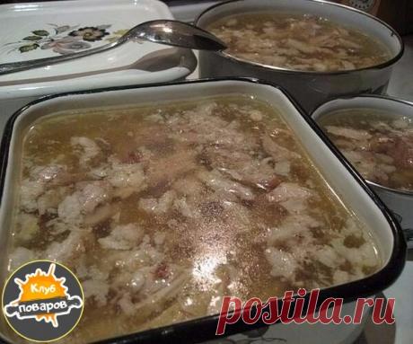 Как правильно приготовить вкусный холодец... 
Основные правила приготовления хорошего холодца 
Для того чтобы приготовить прозрачный холодец, необходимо помнить 
несколько простых правил, придерживаясь которых можно будет без труда 
сотворить этот кулинарный шедевр. 

Правило 1. Выбор основного ингредиента – мяса. 
Готовить холодец можно из любого мяса (из курицы, из свинины, из 
говядины, из свиных ножек и т.д.), самое главное, правильно выбрать 
основной продукт. 

Покуп...