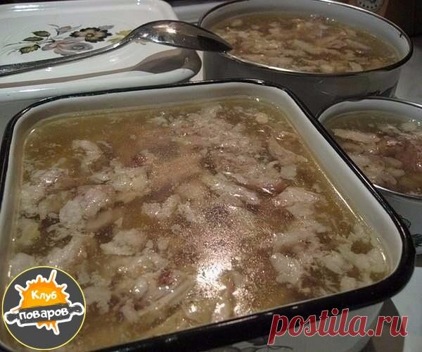 Как правильно приготовить вкусный холодец... 
Основные правила приготовления хорошего холодца 
Для того чтобы приготовить прозрачный холодец, необходимо помнить 
несколько простых правил, придерживаясь которых можно будет без труда 
сотворить этот кулинарный шедевр. 

Правило 1. Выбор основного ингредиента – мяса. 
Готовить холодец можно из любого мяса (из курицы, из свинины, из 
говядины, из свиных ножек и т.д.), самое главное, правильно выбрать 
основной продукт. 

Покуп...