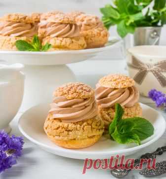 Шу “Париж-Брест” на Вкусном Блоге Вы слышали о торте “Париж-Брест”? Он был создан в честь французской велогонки и своей формой символизирует велосипедное колесо. Представляет собой кольцо из заварного теста, наполненное шоколадно-ореховым кремом. Я решила приготовить этот десерт в мини-варианте, поэтому вот вам кракелиновые шу с кремовой начинкой 😉 В этом десерте используются базовые кондитерские техники…