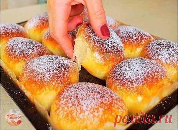 Тесто! Быстрое прекрасное тесто для любой выпечки!

1 стакан - кефира,
0.5 стакана - растительного масла,
1 пакетик (11 граммов) сухих дрожжей,
1 ч.- ложка соли,
1 ст. ложка - сахара,
3 стакана- муки

Кефир смешать с маслом и немного подогреть, добавить соль и сахар,муку просеять и смешать с дрожжами, влить постепенно кефирную смесь и замесить тесто, накрыть и поставить в тепло на 30 минут. Пока тесто будет подходить, можно приготовить начинку. Противень застелить промасле...