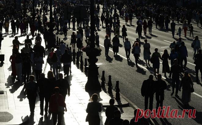 Росстат раскрыл, как изменилось количество россиян в 2023 году. Росстат сообщил о снижении численности населения России в 2023 году на 244 тыс. человек, до 146,2 млн. Предварительная оценка оказалась оптимистичнее демографического прогноза статслужбы — отрицательная динамика замедлилась