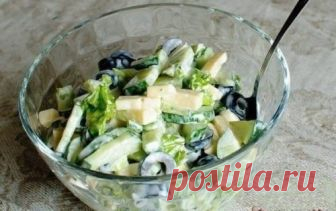 Огуречный салат с маслинами и сыром: готовь его хоть каждый день!