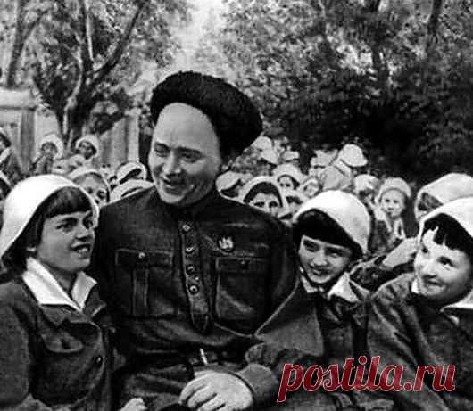 Военная тайна Аркадия Гайдара / Назад в СССР / Back in USSR