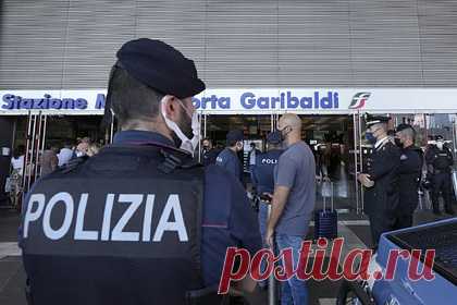 Мужчина парализовал движение сотни поездов ради развлечения и был арестован. В Италии полиция арестовала мужчину, который умышленно спровоцировал около сотни задержек поездов, используя аварийный тормоз. 47-летний гражданин Болгарии многократно останавливал движение железнодорожного транспорта в провинциях Ломбардия, Лигурия и Пьемонт. Уточняется, что его главным мотивом было развлечение.