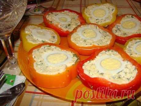 Перец с сырной начинкой и яйцом.