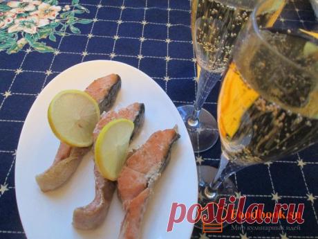 Лосось «Шампань» | Foodbook.su Очень быстрый рецепт - подойдет тем, к кому в любой момент могут нагрянуть гости. И тогда, быстро разморозив рыбу, за 15 минут мы приготовим вместе с гостями эту рыбку в игристом шампанском.