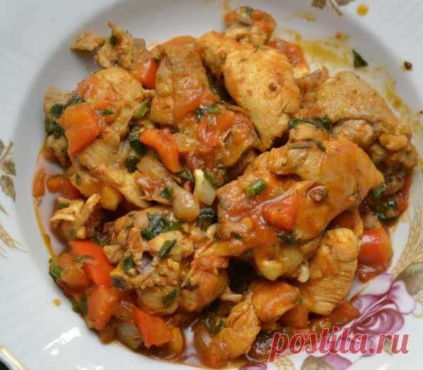Рагу из мяса курицы с помидорами, морковью и сладким перцем 

Игридиенты:- курица, 1 шт- сладкий перец, 1 шт- помидоры среднего размера, 4 шт- репчатый лук среднего размера, 2 шт- морковка, 1 шт- чеснок, 2-3 зубчика- томатная паста, 1-2 столовых ложки- красное…