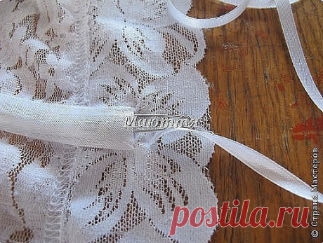 КРАСИВЫЙ ПЛАТОК ДЛЯ ХРАМА 

Автор - Маюття 
Чем хороши подобные платки? 
1) они не спадают с головы даже при поклонах, 
2) закрывают плечи, что немаловажно летом, когда хочется одеть сарафан, но из-за открытых плеч приходится от него отказываться 
3) очень красивы и эффектны! Особенно на венчании невеста будет невероятно хороша в таком платке Шьется такой платок из гипюра, фистонного кружевного полотна, просто из шелка и обшивается соответствующим кружевом. 
Расход: при ши...