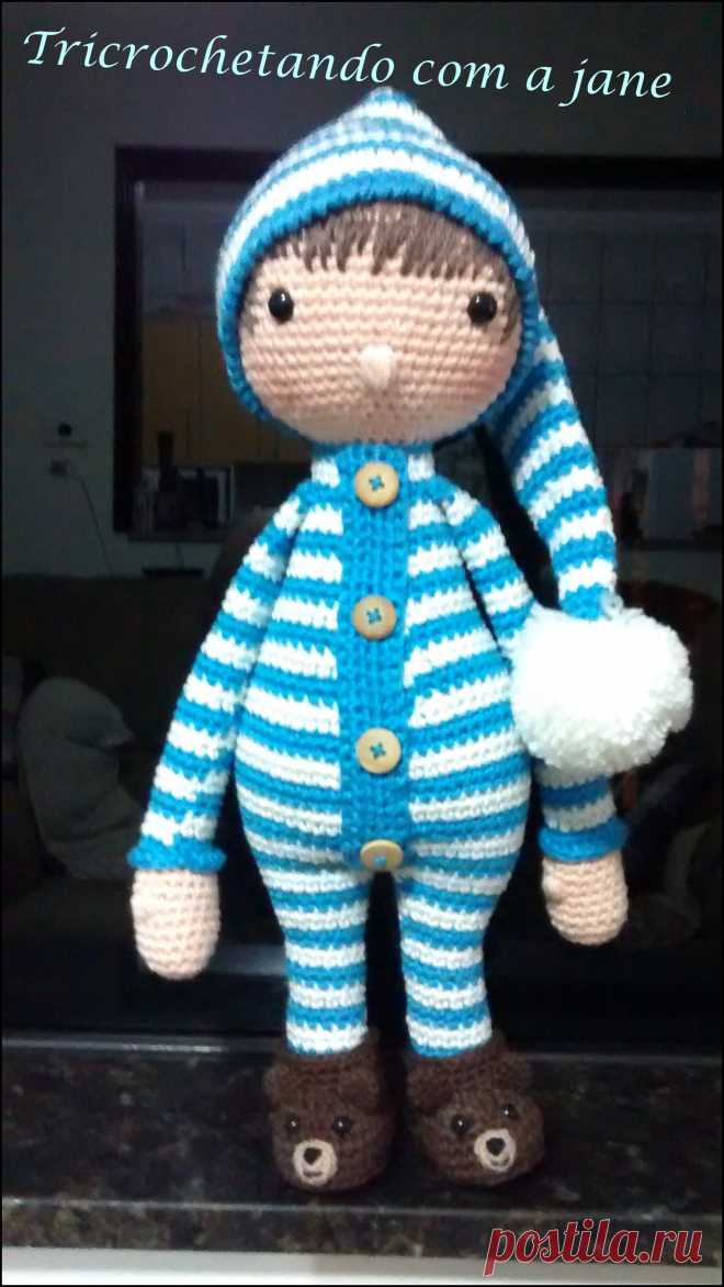 Fiz essa naninha para meu netinho. Usei linha ANNE 2 fios e ag. 3,5 ( ficou com 40cm)   Pés, pernas, corpo Iniciar com a cor de pele 8 correntes iniciar na segunda 1) 6pb, 3pb no ultimo ponto,…