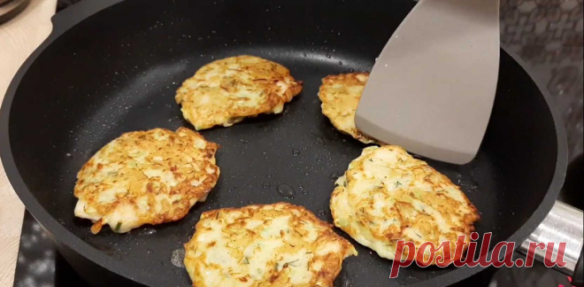 Видео рецепт приготовления оладьей  из кабачков с куриным филе пошагово в домашних условиях.