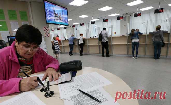 Германия ужесточила визовые требования для россиян. Для получения визы в Германию россияне в качестве финансовой гарантии теперь должны предоставить выписку из банка, работающего в ЕС. Ранее ФРГ также стала запрашивать подтверждение оплаты забронированного жилья