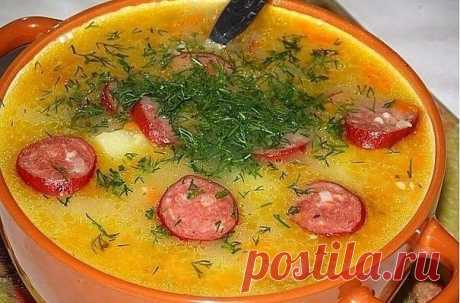 ГОРОХОВЫЙ СУП С ОХОТНИЧЬИМИ КОЛБАСКАМИ И СЫРОМ