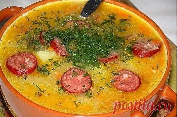ГОРОХОВЫЙ СУП С ОХОТНИЧЬИМИ КОЛБАСКАМИ И СЫРОМ