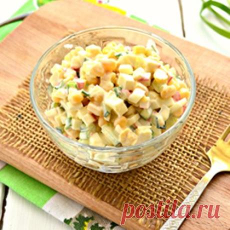 Капустный салат с крабовыми палочками и кукурузой