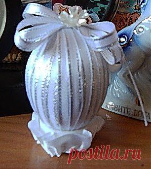 Пасхальные яйца. Оформление лентами. Фото.