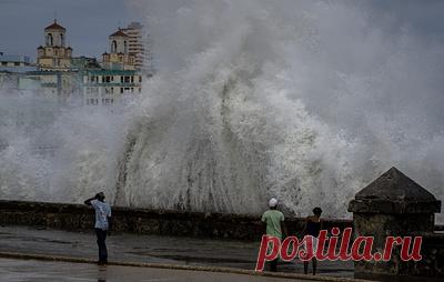 WSJ сообщила, что Куба попросила помощи у правительства США в связи с ураганом "Иэн". Газета уточнила, что Вашингтон продолжает переписку с Гаваной для уточнения объема необходимой помощи