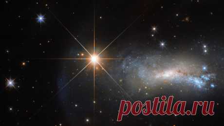 Физик пересчитал все частицы во Вселенной Британский ученый-физик придумал способ, как подсчитать точное количество элементарных частиц во всей нашей Вселенной. О своем открытии специалист рассказал на Youtube-канале под названием Numberphile…