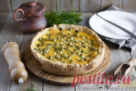 Песочный пирог с творогом, сыром и оливками. Очень вкусный несладкий песочный пирог с творогом и оливками станет прекрасной закуской к основным блюдам. А если после трапезы останутся кусочки, то их можно взять с собой на прогулку, положив в пищевой контейнер.