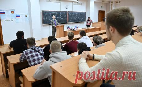 Студентов вузов начнут обучать противодействию экстремизму и коррупции. Компетенция по противодействию экстремизму, терроризму и коррупционному поведению будет включена в образовательные стандарты, вузы будут сами решать, каким образом студенты будут получать ее во время обучения