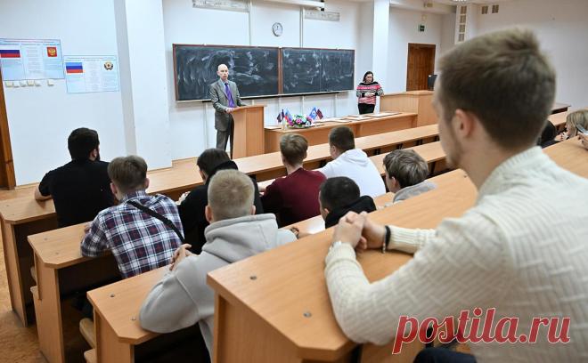 Студентов вузов начнут обучать противодействию экстремизму и коррупции. Компетенция по противодействию экстремизму, терроризму и коррупционному поведению будет включена в образовательные стандарты, вузы будут сами решать, каким образом студенты будут получать ее во время обучения