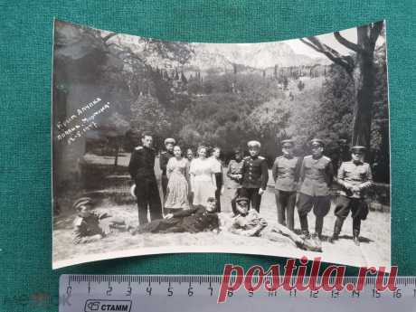 Фотография Крым Алупка поляна Мормона 1947 год солдаты военные галифе погоны награды армия вов форма