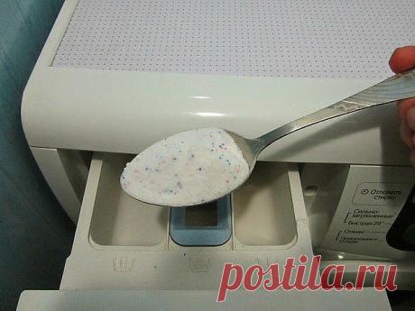 Как легко проверить качество стирального порошка.

Стиральных порошков сегодня уйма, по одной цене можно найти десяток различных марок.

Не всегда угадаешь с качеством: одни просто не отстирывают пятна, после других — светлое белье становится серым… Можно долго мучиться, выбирая порошок, если не знать один интересный секрет:

Чтобы проверить качество стирального порошка, нужно развести немного порошка в стакане воды и положить в него кусочек белка куриного яйца, сваренного...