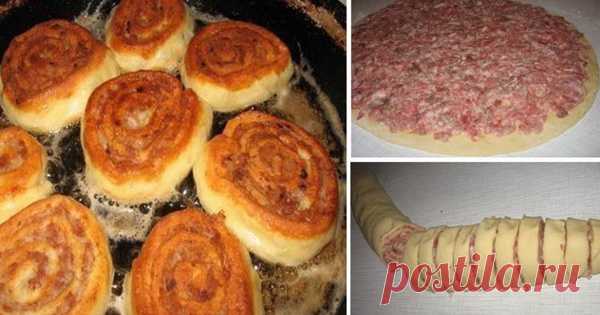 Домашние шанежки с мясом: пошаговый рецепт Волшебные, пышные, румяные, аппетитные шанежки с мясной начинкой станут шикарным украшением каждого стола, никого не оставят равнодушным. Можно подавать в качестве отдельного блюда или в качестве закуски. Приготовить их очень просто. Ингредиенты: 250 г творога, 2 яйца, 1 ч.л. соды гашеным уксусом, 2 ст. муки, 2 ч.л. масла растительного, фарш для начинки, специи по вкусу Способ приготовления: В глубокой миске смешайте 250 г творога...