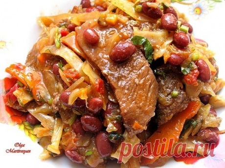 Сытно, ароматно и безумно вкусно. Тушеная говядина с капустой и фасолью 


Сытно, ароматно и безумно вкусно!









Ингредиенты:
Говядина б/к — 800 гр,1 луковица,1 баночка красной фасоли,1 небольшой вилок капусты,1 крупная морковь,1 красный болг.перец,4 дольки чеснока,3…