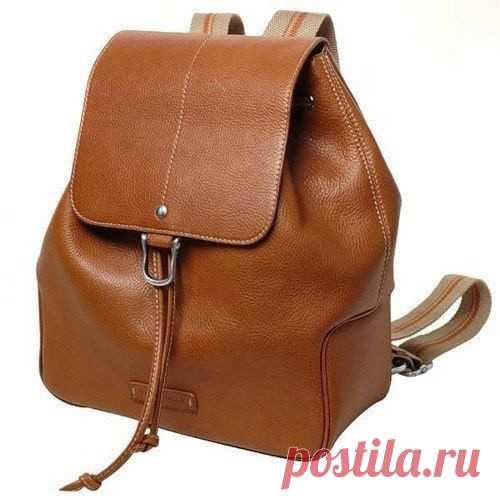 Кожаный рюкзак своими руками Кожаный рюкзак своими рукамиОбщее руководство по выполнению сумок Наметьте на ткани примерную форму сумки. Затем наложите на нее подготовленные куски кожи, предварительно смазав ткань тонким слоем клея. Кусочки прикладывайте так, чтобы каждый следующий закрывал предыдущий на 5 мм....