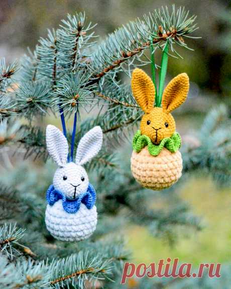 PDF Ёлочная игрушка зайчик крючком. FREE crochet pattern; Аmigurumi toy patterns. Амигуруми схемы и описания на русском. Вязаные игрушки и поделки своими руками #amimore - елочные украшения, игрушки на ёлку, ёлочные шары в виде зайцев, Новый год.