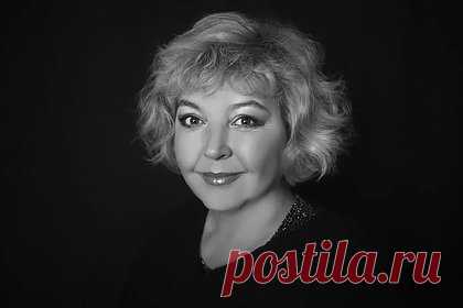 Умерла актриса Светлана Спиридонова. Ушла из жизни актриса театра и кино Светлана Спиридонова. Артистка скончалась в возрасте 62 лет, причина ее смерти не уточняется. Известно, что Спиридонова тяжело болела. Актриса известна по проектам «Люби меня, как я тебя», «Земский доктор», «Берега любви», «Напарницы» и другим.