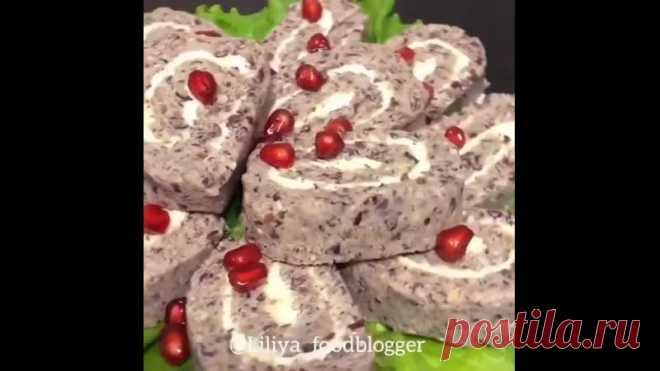 Отличная закуска на Новый год и вкусно, и красиво смотрится на столе! Рулет из красной фасоли с грецким орехом, очень нежный, просто тает во рту