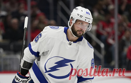 Форвард &quot;Тампы&quot; Кучеров продлил свою результативную серию в НХЛ до семи матчей. Российский нападающий забросил шайбу и сделал результативную передачу в матче против &quot;Монреаля&quot; и помог своей команде победить со счетом 5:1