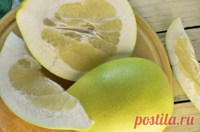 Полезные свойства помело
Чем полезен помело, кому лучше исключить его из рациона и можно ли есть этот цитрусовый беременным? Новогодний фрукт Помело иногда называют шеддоком в честь капитана Шеддока, который привез семена этого цитрусового в Вест-Индию с Малайского архипелага в 17 веке [1]. Его родиной считается Китай, где он символизирует благополучие и процветание. Традиционно в этой стране дарят […]
Читай пост далее на сайте. Жми ⏫ссылку выше