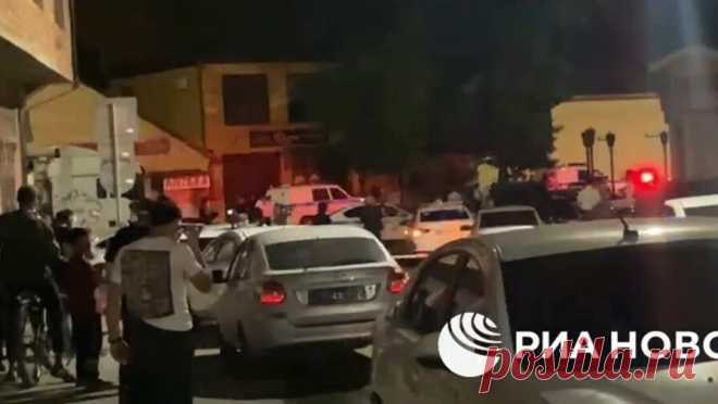 На месте ЧП в Дагестане работают взрывотехники, идет поиск боевиков. На месте столкновений в Дагестане проводят работу специалисты по обезвреживанию взрывчатых веществ из органов безопасности, изъято огнестрельное оружие и боеприпасы. Об этом пишет РИА Новости со ссылкой на Национальный антитеррористический ...