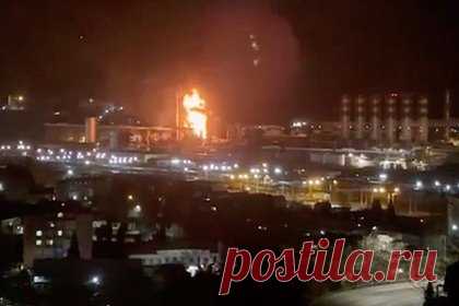 На побережье Черного моря горел нефтеперерабатывающий завод. Во время пожара закрывали аэропорт Сочи. На НПЗ в Туапсе Краснодарского края произошел крупный пожар, загорелась вакуумная установка. По данным оперативного штаба Кубани, в борьбе с огнем принимали участие 99 человек и 31 единица техники, в том числе 60 человек и 17 единиц техники от МЧС. В результате их действий в 04:53 возгорание удалось ликвидировать.