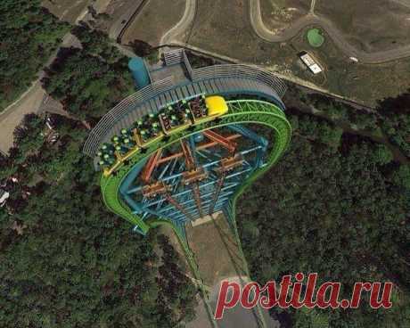 Zumanjaro -  самая высокая американская горка в мире. Высота аттракциона составит умопомрачительные 126 метров, это почти в 2 раза выше статуи Свободы! Скорость свободного падения, для желающих прокатиться с ветерком, составит 206 километров в час. / Интересное в IT