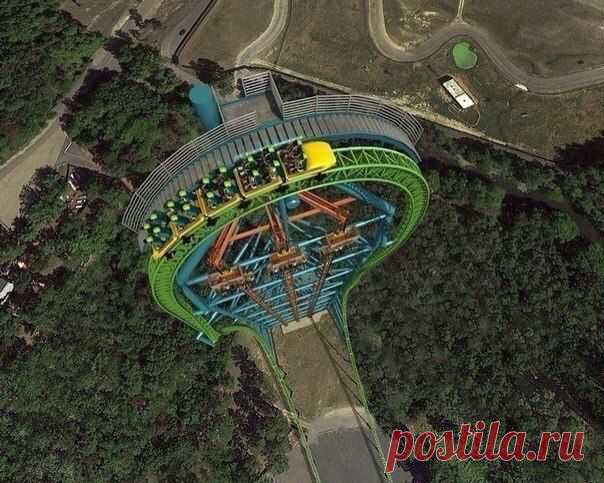 Zumanjaro -  самая высокая американская горка в мире. Высота аттракциона составит умопомрачительные 126 метров, это почти в 2 раза выше статуи Свободы! Скорость свободного падения, для желающих прокатиться с ветерком, составит 206 километров в час. / Интересное в IT