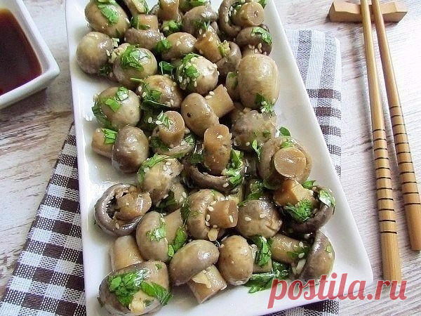 ШАМПИНЬОНЫ ПО-КОРЕЙСКИ
Буду готовить ещё не раз 

Ингредиенты:
Шампиньоны - 400 грамм;
Чеснок - 4 зубчика;
Семена кунжута - 1,5 ч.л.;
Рафинированное растительное масло - 50 мл;
Яблочный уксус - 3 ст.л;
Молотый кориандр - 1/4 ч.л.;
Соевый соус - 2 ст.л;
Петрушка - 0,5 пучка;
Перец черный горошком - 6-7 штук;
Перец душистый горошком - 3 штуки;
Лавровый лист - 2 штуки;
Соль по вкусу.

Описание процесса приготовления:
Сегодня хочу предложить вам рецепт вкусной холодной закуски...