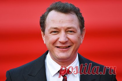 Марат Башаров собрался жениться в четвертый раз. Актер и телеведущий Марат Башаров собрался жениться в четвертый раз. Он сделал предложение своей возлюбленной Асе Борисовой, о чем та рассказала в эфире передачи «Ты не поверишь». В студии программы женщина заверила, что в их отношениях с Башаровым нет никаких недопониманий.
