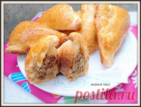 Пирожки из слоёного теста с отварным мясом.. Рецепт c фото, мы подскажем, как приготовить!