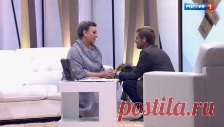 Мария Аронова: сложная история очарования людьми 3 октября в студию программы "Судьба человека с Борисом Корчевниковым" пришла народная артистка России Мария Аронова. Марии нелегко было согласиться на разговор. В ее жизни было много испытаний: смерть мамы, предательство любимых, расставания, тяжелые болезни. Самое главное для нее - это дети.