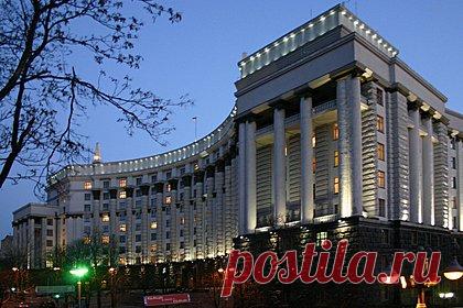 В Киеве объяснили сложности с новыми траншами от Запада. Запад не может «кормить» Украину помощью все время. Об этом заявил секретарь Совета национальной безопасности и обороны республики Алексей Данилов. Глава СНБО объяснил сложности с выделением новых траншей финансовой и военной помощи тем, что никто не ожидал, что конфликт будет продолжаться столько времени.