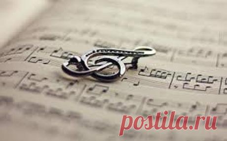 Названия нот были изобретены итальянцем Гвидо д’Ареццо. Вот их полные названия:
Do – Dominus – Господь;
Re – rerum – материя;
Mi – miraculum – чудо;
Fa – familias рlanetarium – семья планет, т.е. солнечная система;
Sol – solis – Солнце;
La – lactea via – Млечный путь;
Si – siderae – небеса.