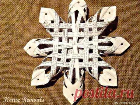 Снежинки из книжных страниц.