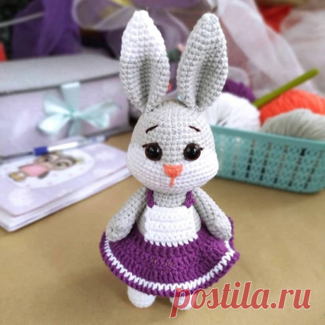 Игрушки крючком: "Зайка"