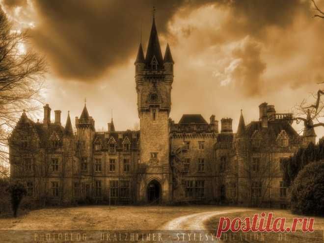 Заброшенный замок Chateau Miranda (52 фото)