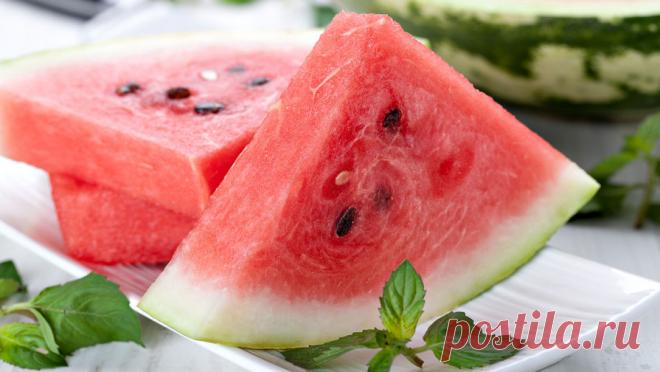 Россиянам назвали главные внешние признаки несладкого арбуза. При покупке арбуза важно обращать внимание на главные внешние характеристики, которые говорят о его спелости и сладости. Выбирать нужно не слишком маленький, но и не огромный арбуз, чтобы не нарваться на недозрелый или перезрелый плод. ...